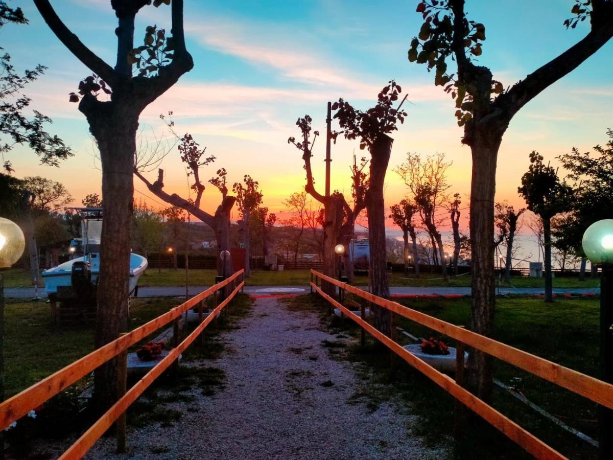Camping Torre Mucchia 奥托纳 外观 照片